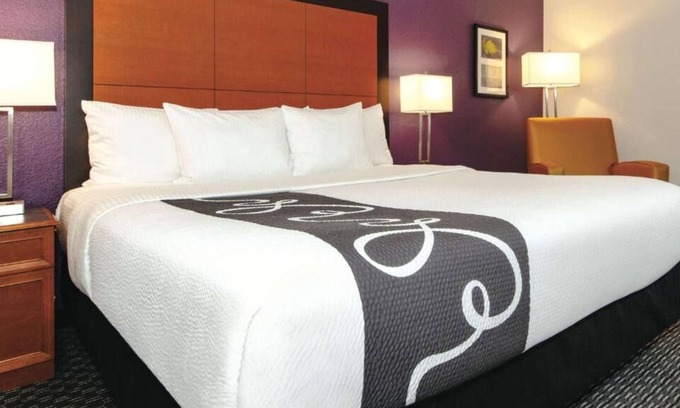 Guasti House | Comfort and Convenience! 2 Amazing Units, Minutes Away to iFLY Indoor Skydiving!