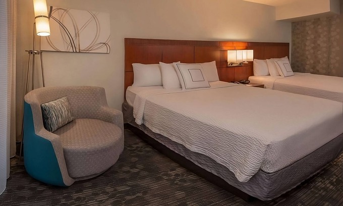 Rosslyn Apartment | Comfort and Relaxation! 2 Family-friendly Units! Onsite Starbucks, Pets Allowed!