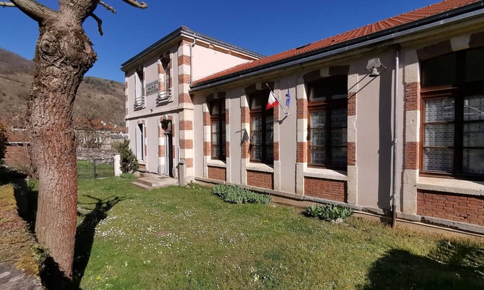 Saint-Julien-des-Chazes Cottage | Comfortable 3-bedroom cottage by the Allier River