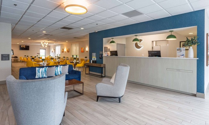 Cheektowaga Hotel | Comfort Inn & Suites Buffalo Airport