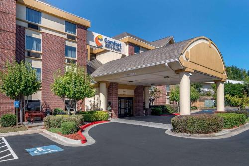 Suwanee Hotel | Comfort Inn & Suites Suwanee - Sugarloaf