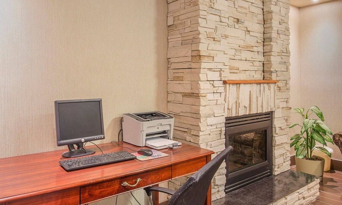 Banff Trail Hotel | Comfort Inn & Suites University