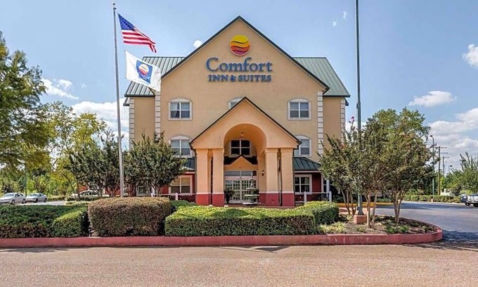 Grenada Hotel | Comfort Inn & Suites Grenada