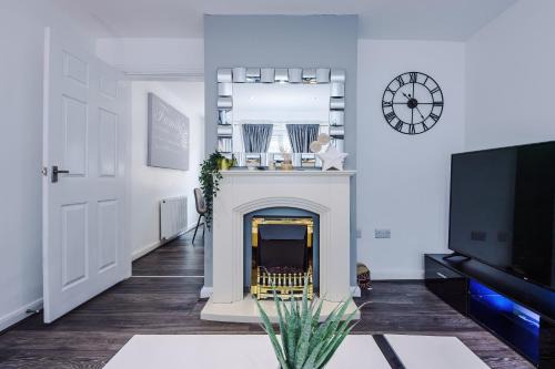Blacon House | Comfort Place - 3 Bedroom House in Chester - Sleeps 6