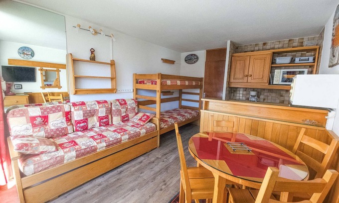 Les Menuires Apartment | Comfort studio for 3, near slopes, southwest balcony