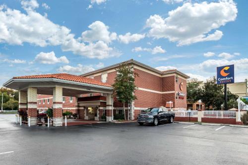 Northside Hotel | Comfort Suites Airport