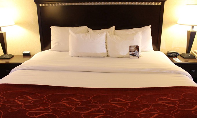 Canton Hotel | Comfort Suites Canton - Detroit