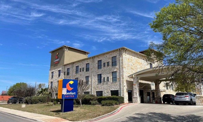 West San Antonio Hotel | Comfort Suites Near Seaworld