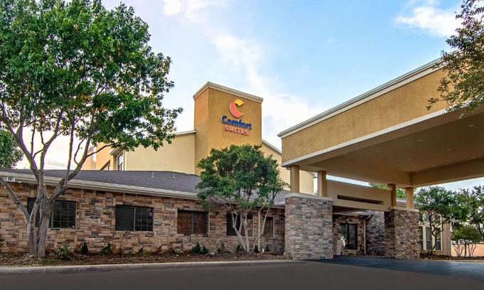 Northwest Dallas Hotel | Comfort Suites NW Dallas Near Love Field