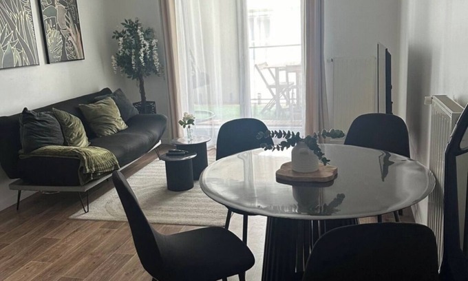 Carrieres-sous-Poissy Apartment | Comfortable 1-bedroom apartment - Perfect for business stays