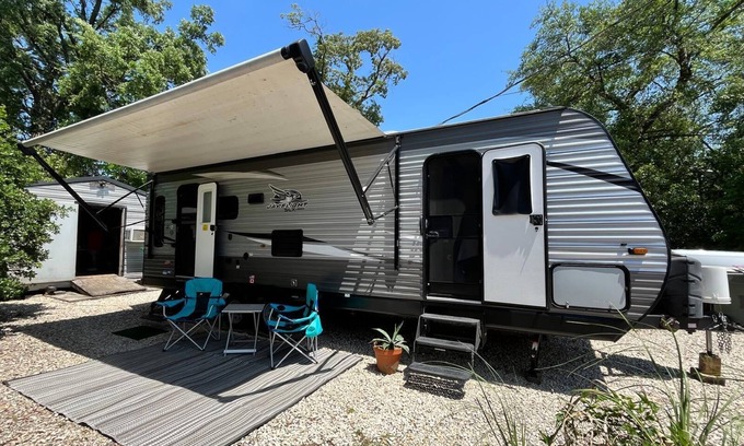 Beaumont House | Comfortable 1BR RV for mid-to-long term stays