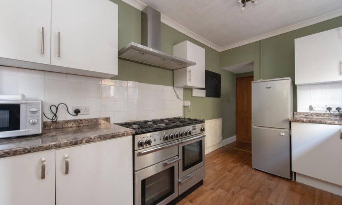 Gillingham House | Comfortable 3 Bedroom House in Gillingham, 8 sleeps