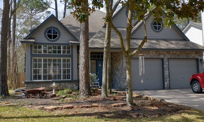 Indian Springs House | Comfortable 3 Bedroom, 2 bath home in The Woodlands, Minimum 30 Days