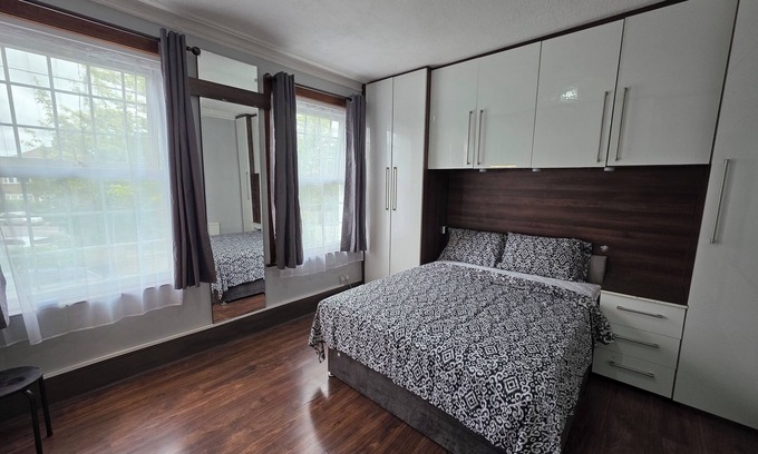 Newbury Park Apartment | Comfortable 3BD House near Newbury Park Station