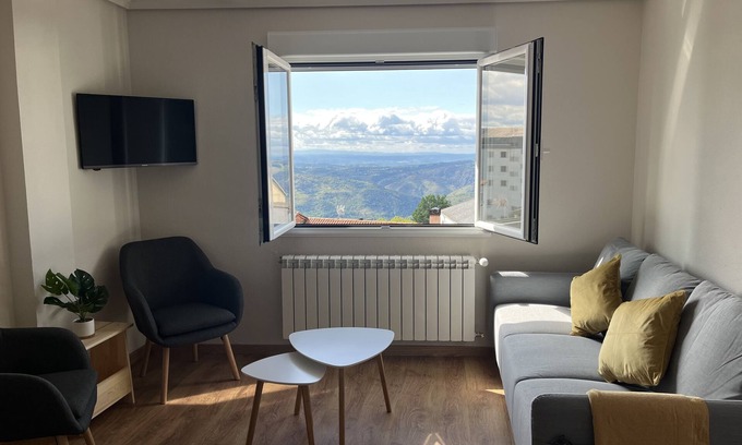 Castro Caldelas Apartment | Comfortable and quiet apartment in the old town of Castro Caldelas