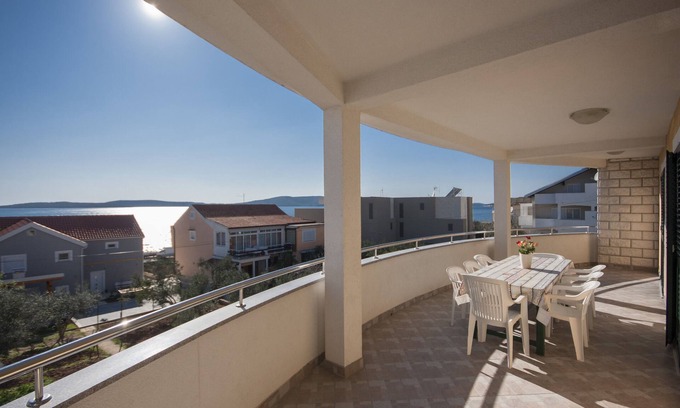 Brodarica Apartment | Comfortable and spacious apartment with terrace and sea view Brodarica, Šibenik (A-5736-a)
