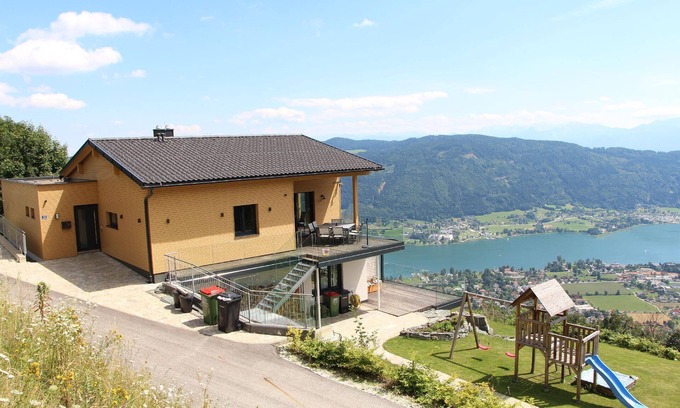 Bodensdorf House | Comfortable Apartment in Winkl Ossiachberg with Generous Garden and Wonderful View