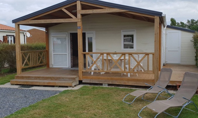 Grandcamp-Maisy Ski Chalet | Comfortable chalet near the sea