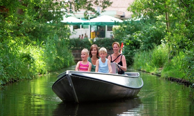 Municipality of Rijssen-Holten Ski Chalet | Comfortable chalet on the edge of the forest