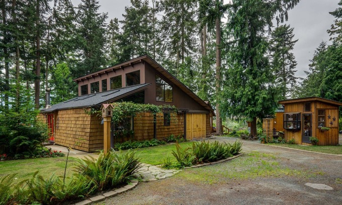La Conner House | Comfortable Cottage With Western View, Just 3 Miles To Downtime La Conner!