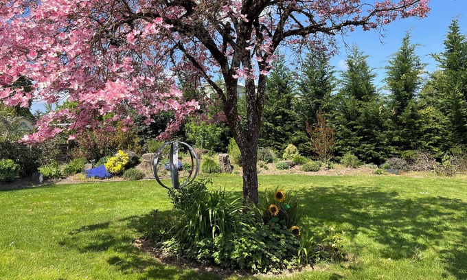 Central Oregon House | Comfortable cozy 3 bedroom 2 bath with WiFi, & AC centrally in beautiful Eugene