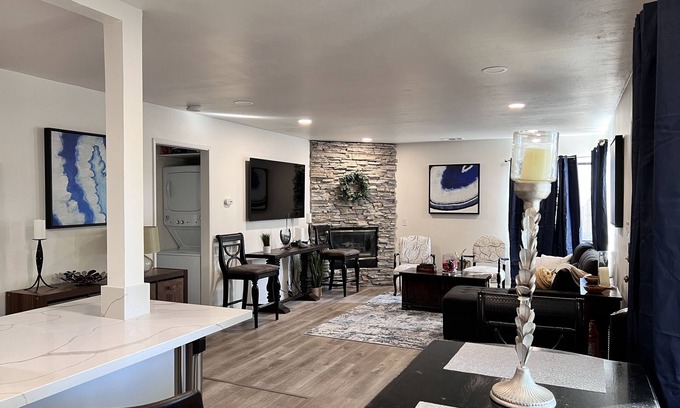 Arden-Arcade House | Comfortable elegance - Minutes to shopping