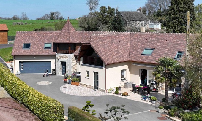 Athis-Val de Rouvre Cottage | Comfortable house with private spa and garden near the pond