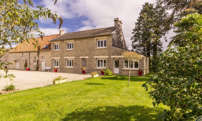 Hautteville-Bocage Cottage | Comfortable house in the heart of Cotentin, pets allowed