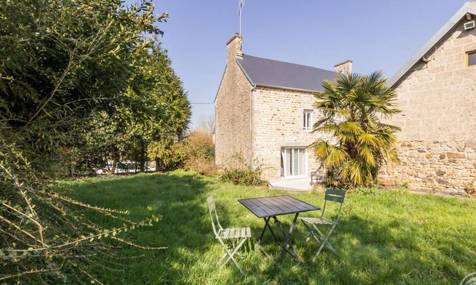 Jullouville Cottage | Comfortable house in Jullouville with garden and Wi-Fi