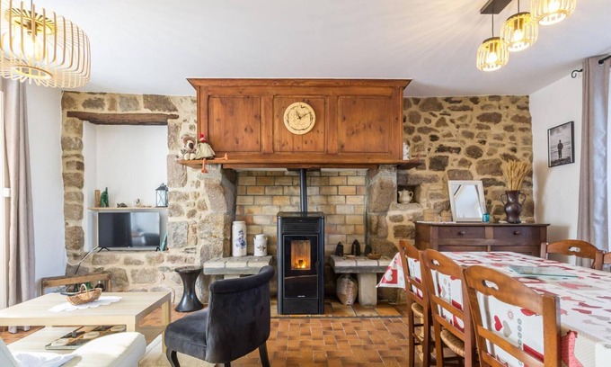 Reville Cottage | Comfortable house in Réville with garden and parking