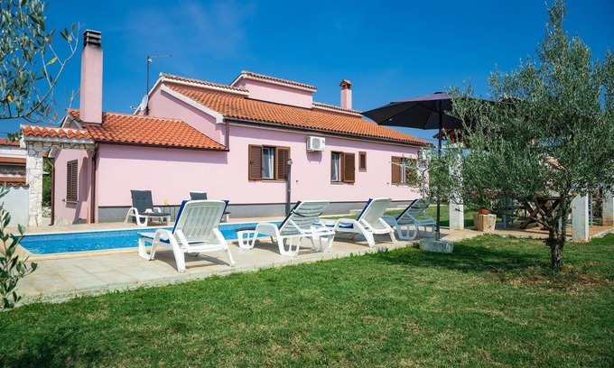 Grandici Villa | Comfortable house with swimming pool, in quiet village