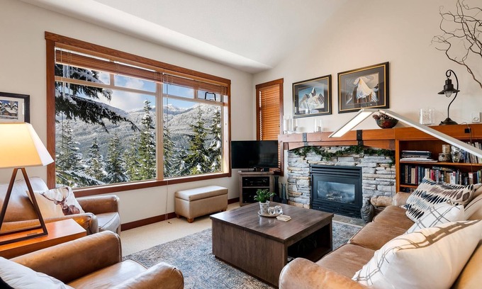 Nordic Estates House | Comfortable Luxury Townhouse W/Panoramic Views, Ski-In/Ski-Out Access, Hot Tub
