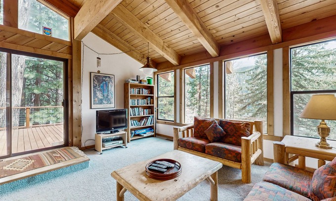 Truckee House | Comfortable, multi-level cabin with amazing lake/mountain views & furnished deck
