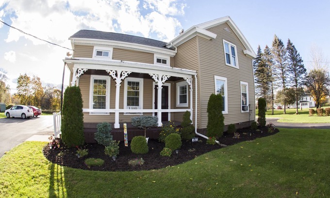 Oneida Apartment | Comfortable place to work, Priced per-person rate
