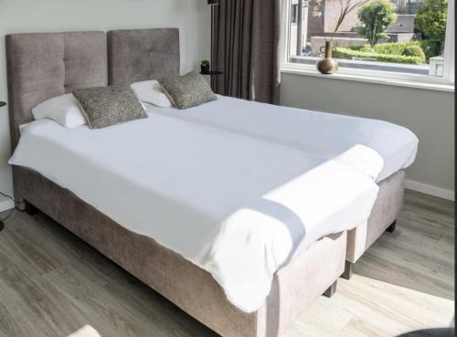 Raamsdonksveer Apartment | Comfortable Room W Private Bathroom