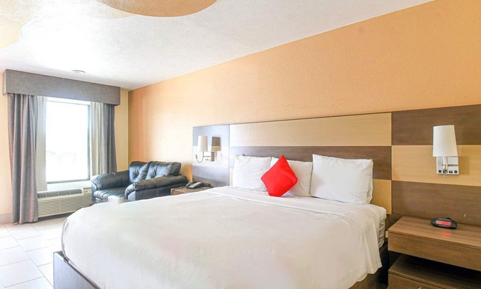 Conroe Hotel | Comfortable Room with All Essentials - Your Relaxing Haven, Free Parking