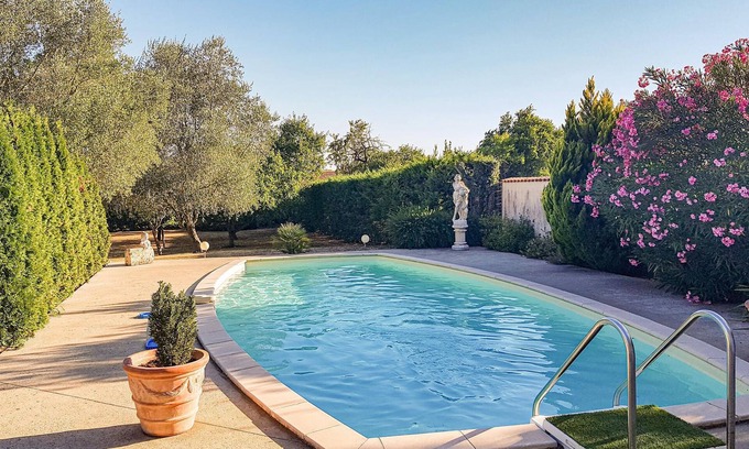 Chervettes Apartment | Comfortable studio with private pool for activities in the area.