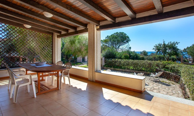 Cala Liberotto Villa | Comfortable Vacation Home “41 Mezza Villa Marina” on the Beach with Sea View & Terrace; Parking Available