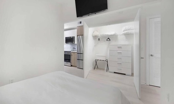 NoMa Hotel | Comfy 1BR with Pool, Gym & Dining Just Around the Corner