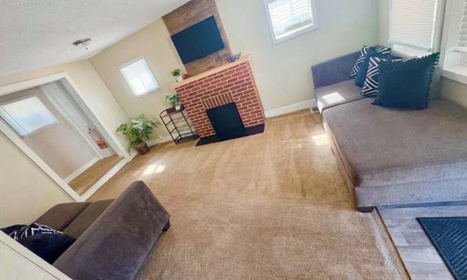 Akron House | Comfy 3 Bedroom Entire Home With Cozy Vibes