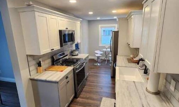 Lackawanna House | Comfy 3BR 6min drive Downtown Harbor Center, Buffalo Bills fan favorite.