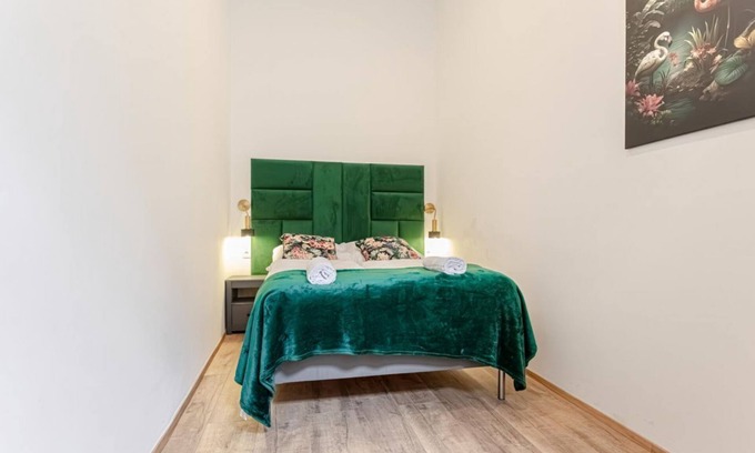 Penzing Apartment | Comfy Apartment | Steps from Schönbrunn Gardens