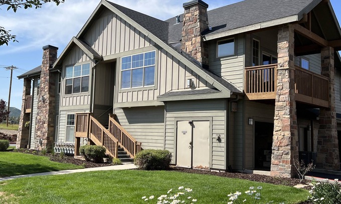 Kimball Junction Condo | Comfy & Convenient with View of Utah Olympic Park