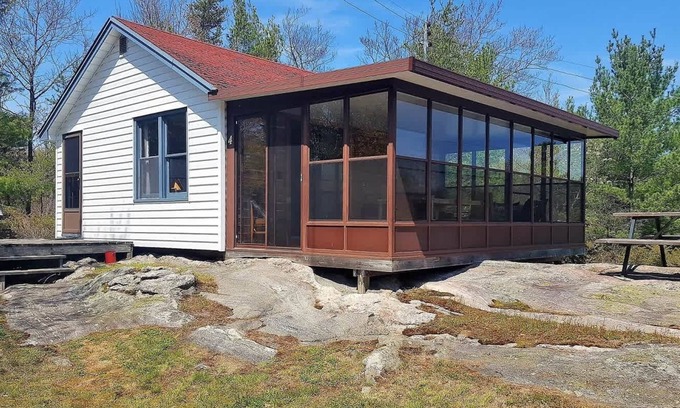 Carling Cabin | Comfy Cottage in Georgian Bay - Rockwood #4