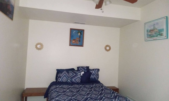 Niskayuna Apartment | comfy cozy roomy with free parking