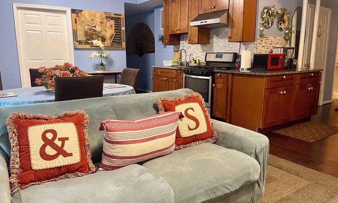 Montclair House | Comfy Deluxe Getaway Suite