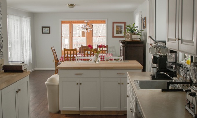 Princeton House | Comfy family-friendly log-sided home with lake frontage and dock