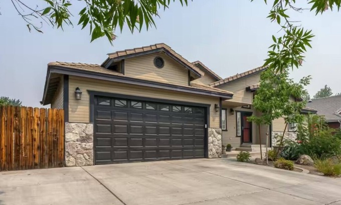 West University House | Comfy home, HOT TUB near UNR, Rafael Park, Downt