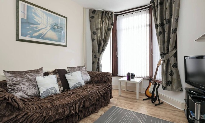 Liverpool House | Comfy Home with King Bed close to Asda & Sefton Park, 500Mb Fast unshared WIFI !