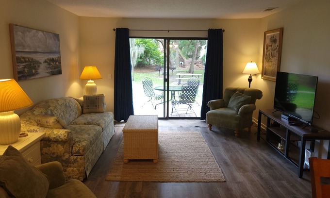 Hilton Head Island Villa | Comfy Island House Villa - Just a Walk to the Beach & Coligny
